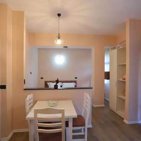 아파트 D1 Apartment's *